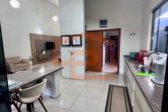 Casa à venda - 230.81m² - Parque Cidade Jardim, Umuarama-PR