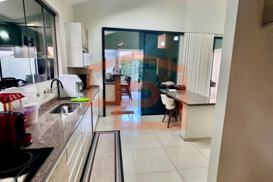 Casa à venda - 230.81m² - Parque Cidade Jardim, Umuarama-PR