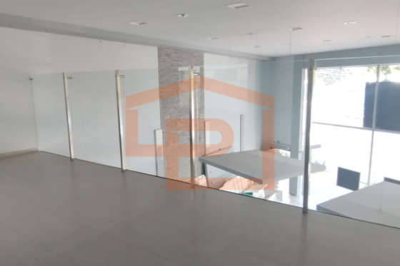 Salão Comercial para alugar - 432.00m² - Zona III, Umuarama-PR